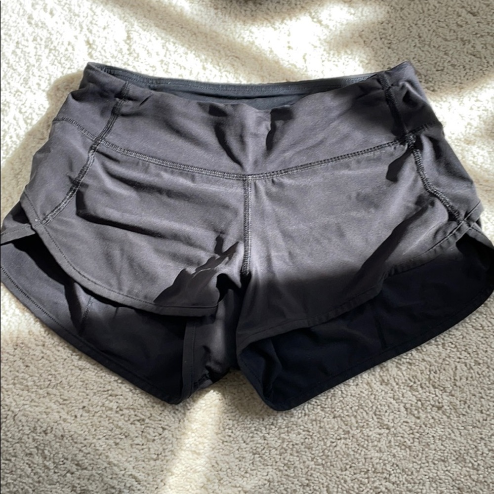 Lulu lemon speed up short 2.5”